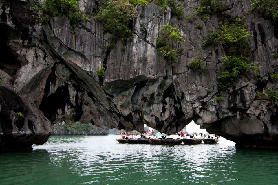 halong-swan-cruise-3-days-2-nights-1