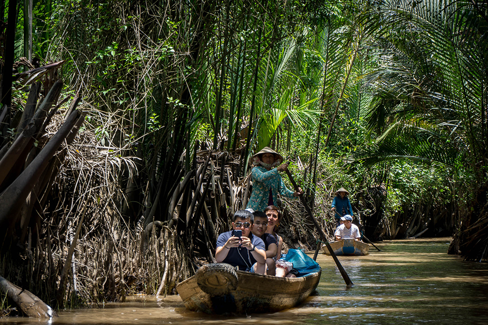 boat-in-ben-tre