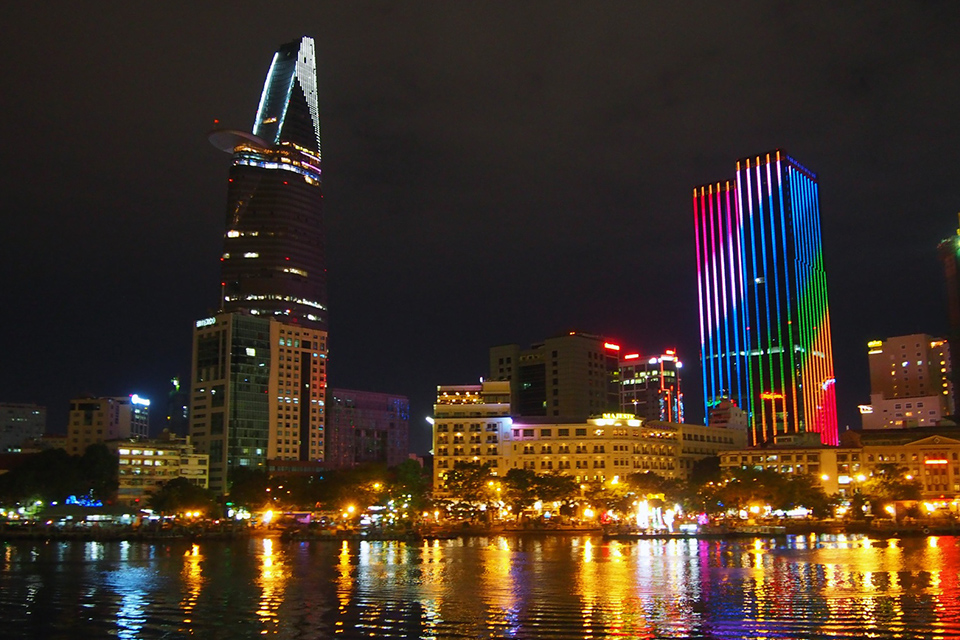 960-saigon-at-night