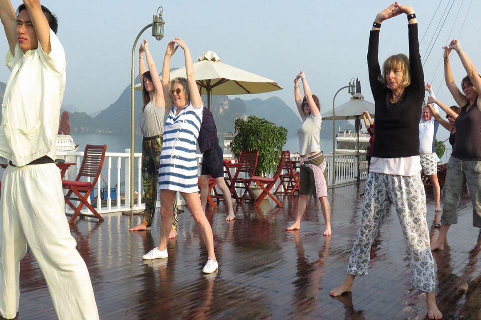 tai-chi-halong-silversea-palace-cruise-2-days-1-night-5