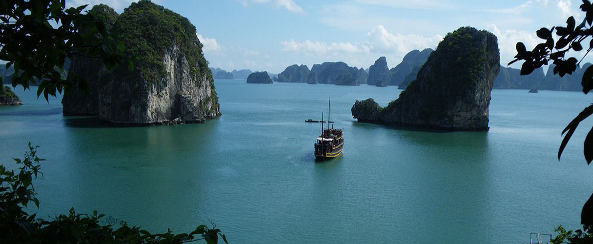 Full day private boat trip from Halong city