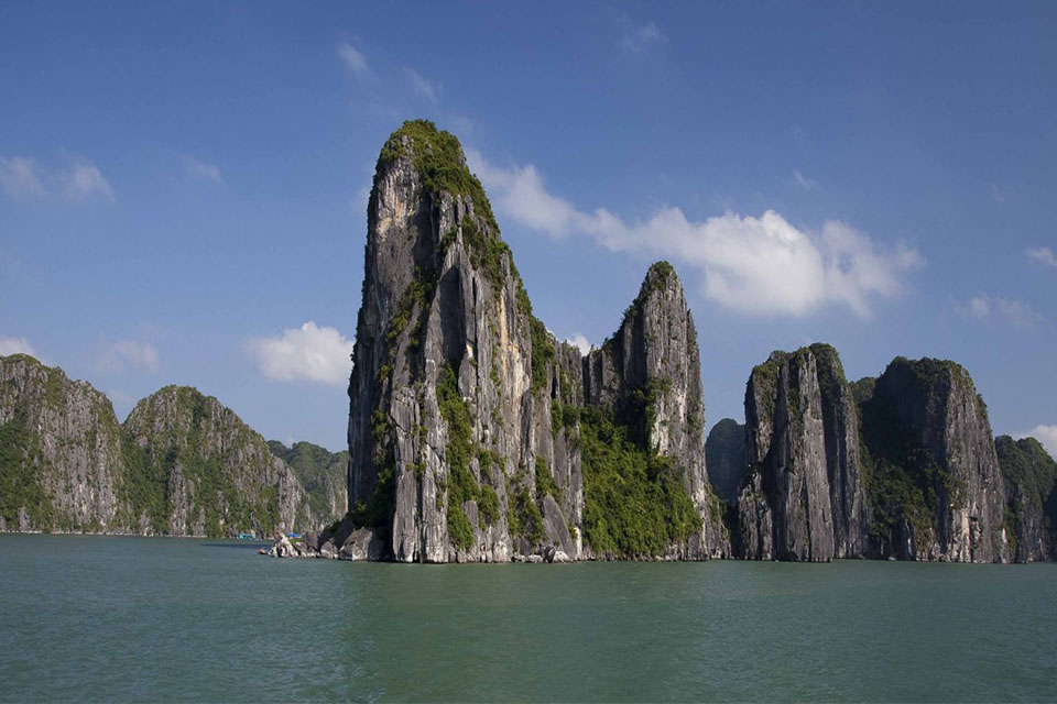 halong-bay-halong-full-day-group-4