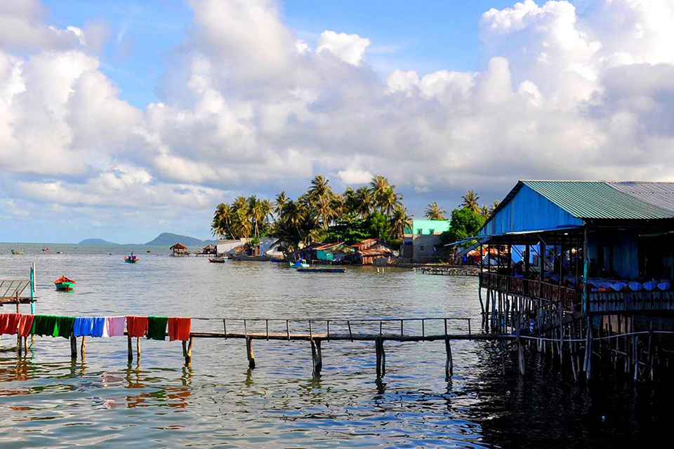 ham-ninh-fishing-village-phu-quoc-southrn-island-day-tour-4