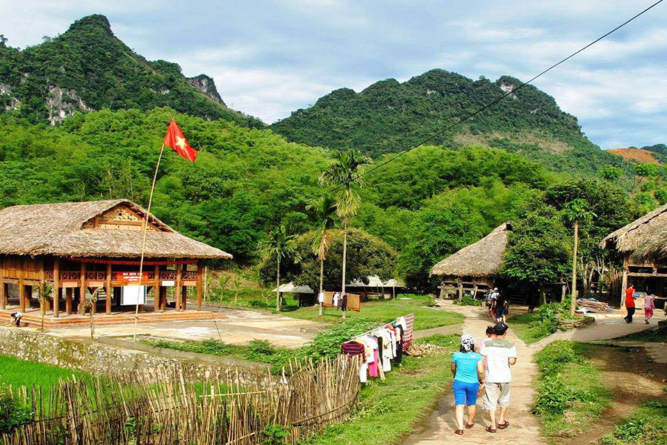 mai-chau-adventure-2-days-group-tour-4