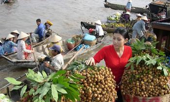 Explore Cai Be - One of the most famous floating markets in Mekong Delta