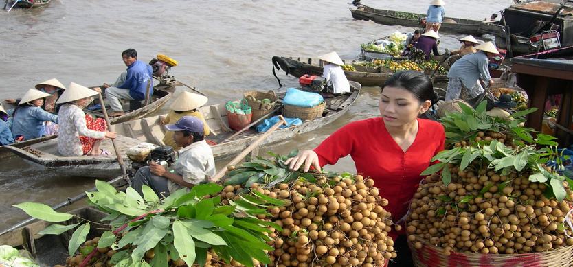 Explore Cai Be - One of the most famous floating markets in Mekong Delta