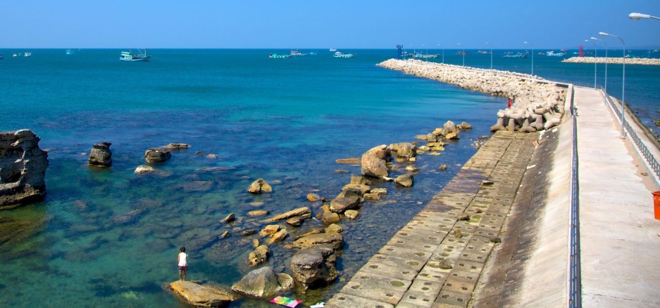 Attraction on the island of Phu Quoc pearl: Dinh Cau Cape