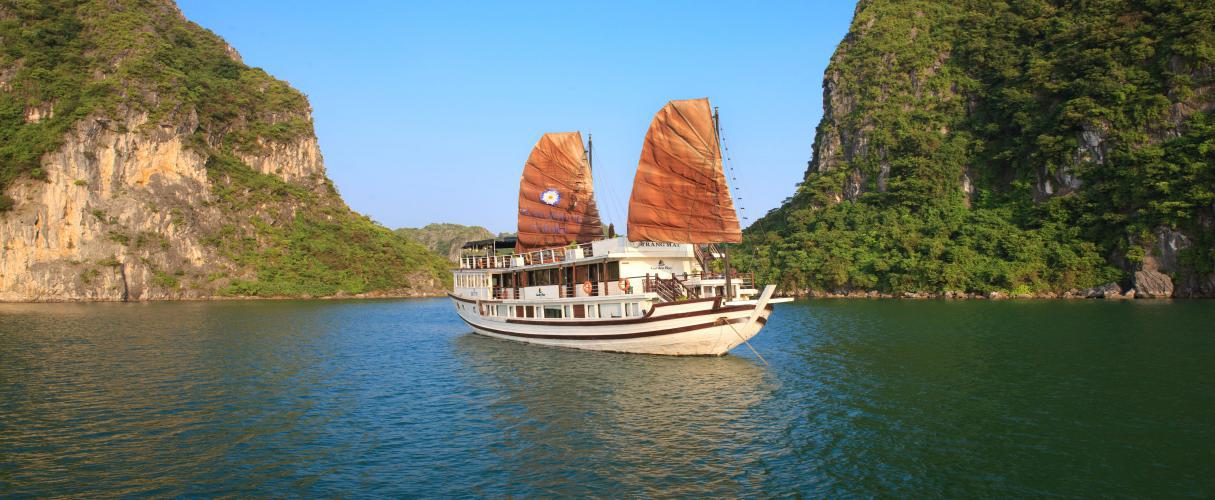 Garden Bay Premium Cruise Halong 2 days/ 1 night