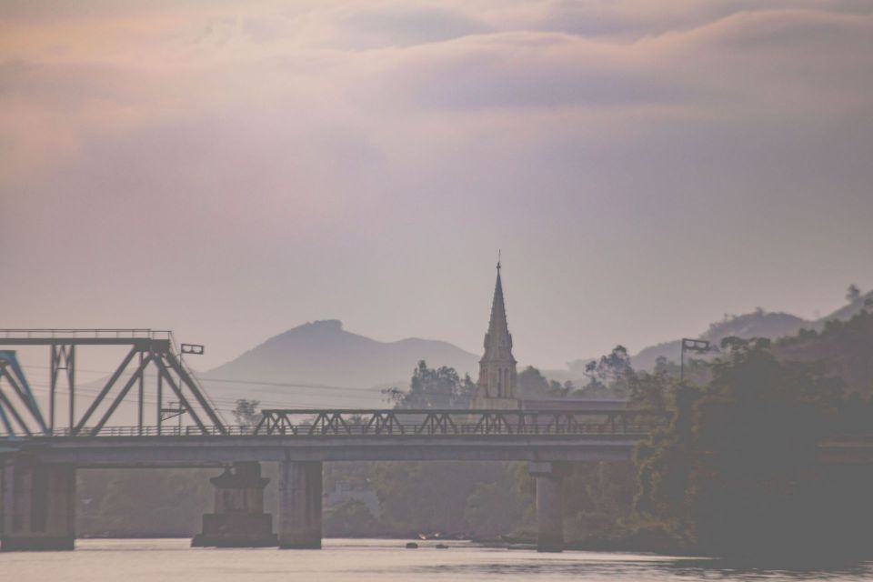 phong-nha-sunset-cruise-famlily-dinner-1