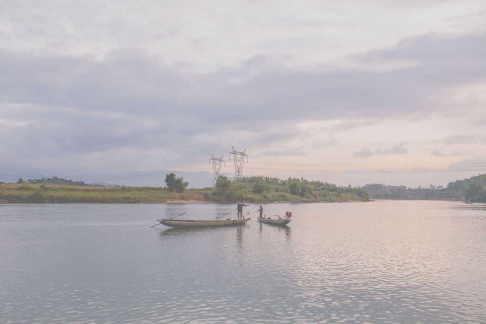 phong-nha-sunset-cruise-famlily-dinner-2