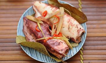 Steamed squid with guava leaves - a unique dish in Halong