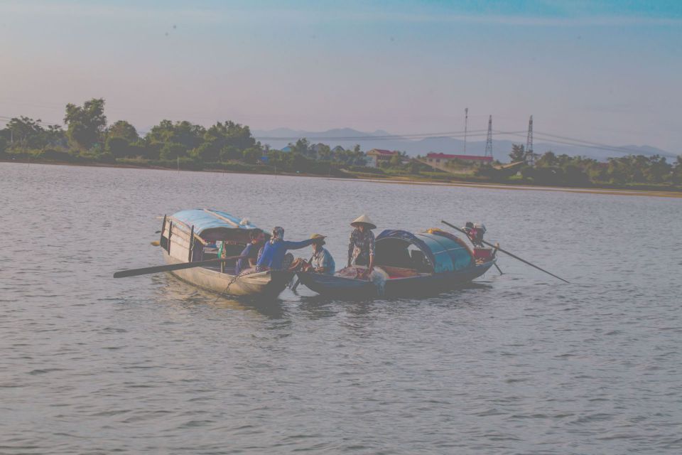 phong-nha-sunset-cruise-famlily-dinner-4