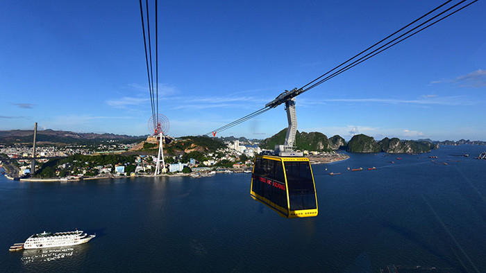 The cable car through the sea