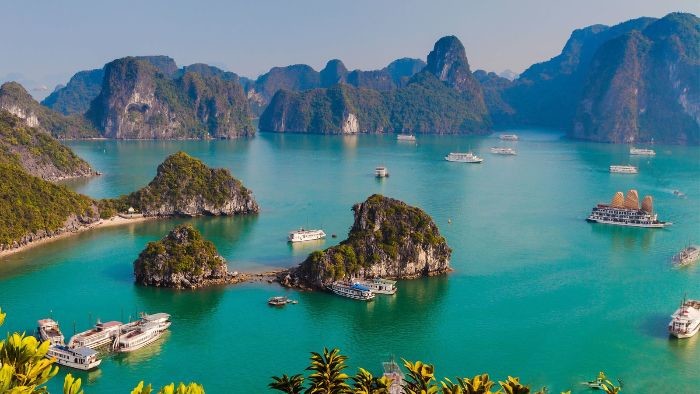 Halong Bay or Nha Trang Bay? What is the better choice?