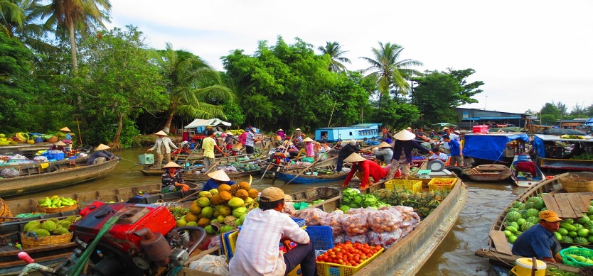 Explore 6 most popular floating markets in Mekong River Delta
