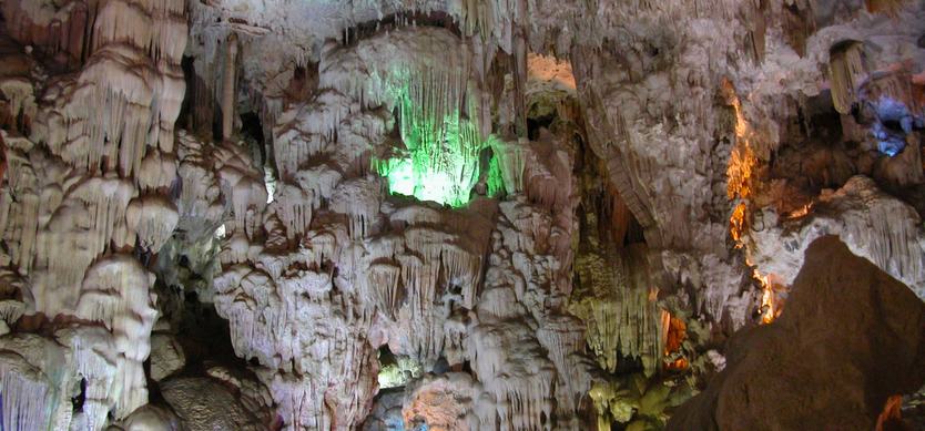 Thien Cung Cave