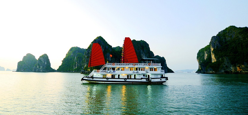 Top 4 luxury cruises in Halong Bay 2018