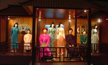 An Extra Training with Hanoi Free Walking Tours at Vietnamese Women’s Museum