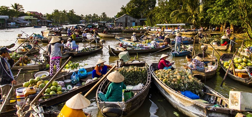 Traveling to Mekong Delta to visit the most famous floating markets