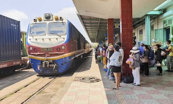 How to get to Halong Bay from Hanoi by train