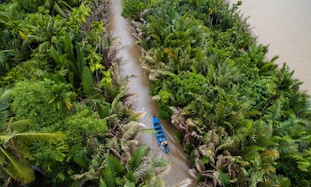 Which Vietnam regions does the Mekong River touch?