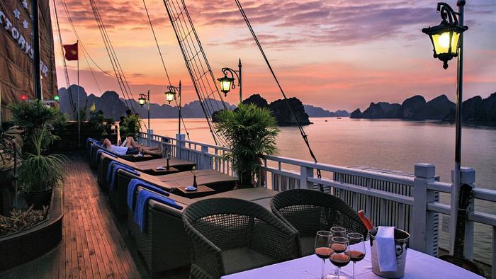 Halong Bay luxurious cruise