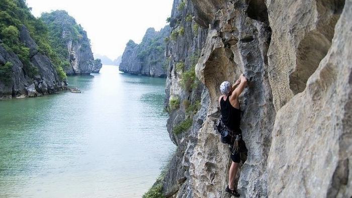 Climbing in Halong Bay