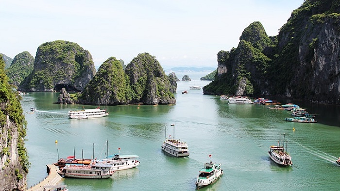 The beautiful scenery of Halong Bay