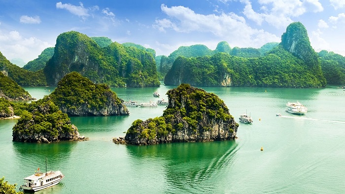 The beautiful scenery of Halong Bay