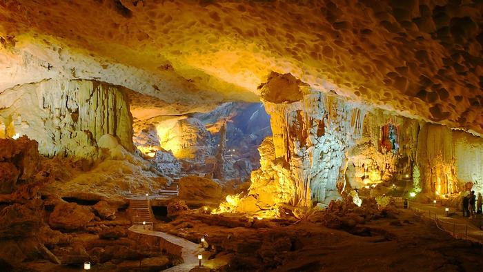 Thien Canh Son Cave