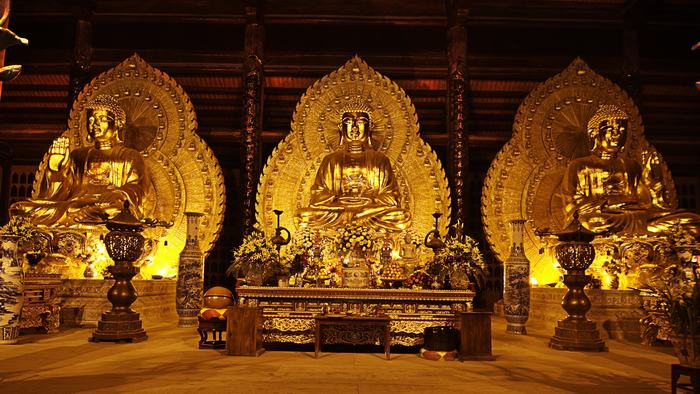 The golden statues in Bai Dinh Pagoda