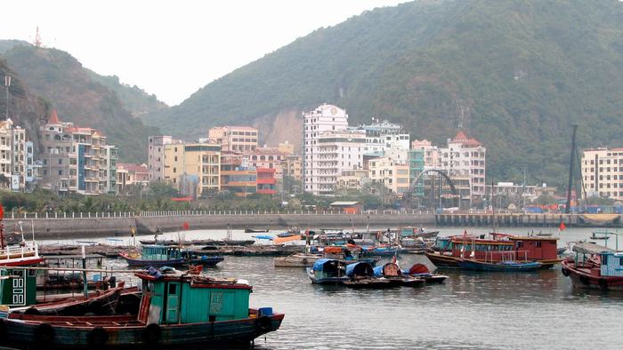 Boat to Cat Ba Island