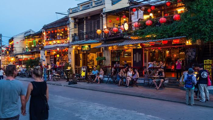 Wander around Hoi An Street