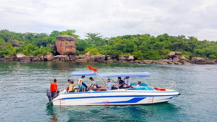 Boat to Phu Quoc