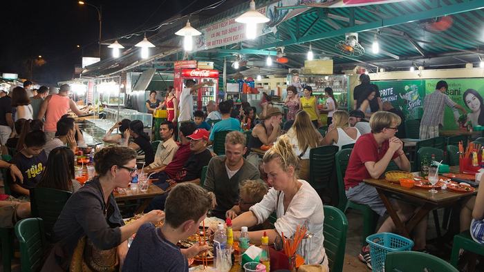 Duong Dong Night Market