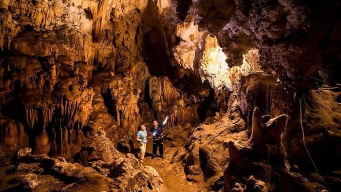 Mo Luong Cave