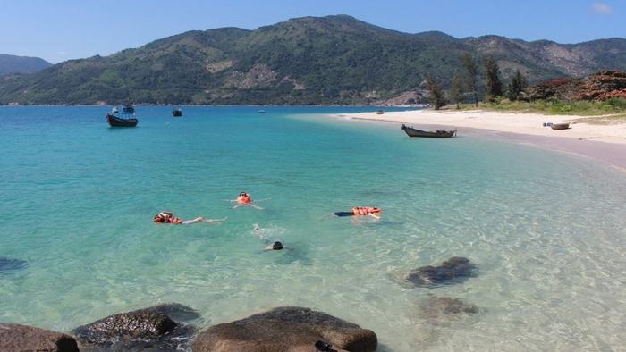 Swimming in Nam Du Island