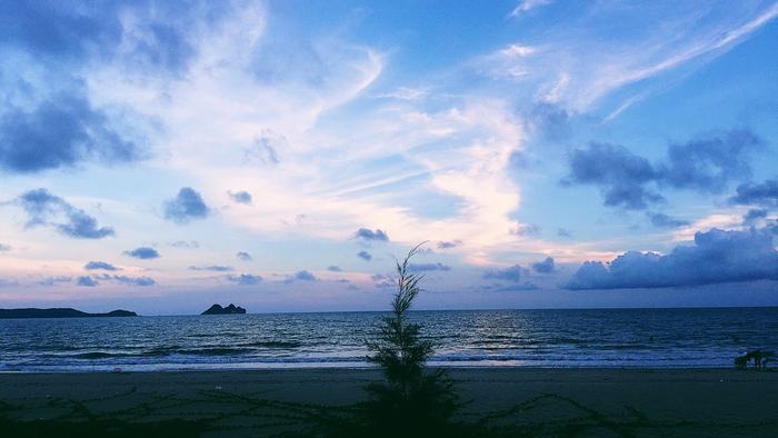Sunset on Ngoc Vung Island