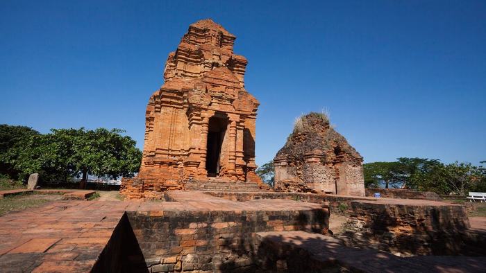 Poshanu Cham Tower