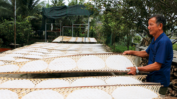 Drying the rice paper