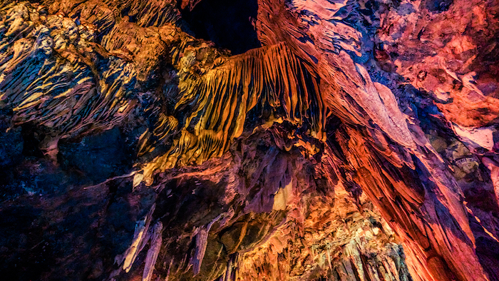 Hoa Son Thach cave