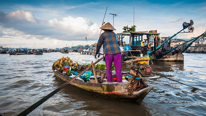 The life of people in Can Tho is associated with the boats