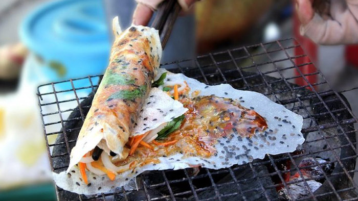 Grilled rice paper with fermented shrimp paste