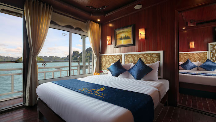 Staying in a Halong cruise