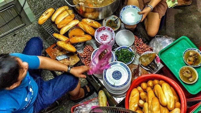 Tasting the “Lagu” bread