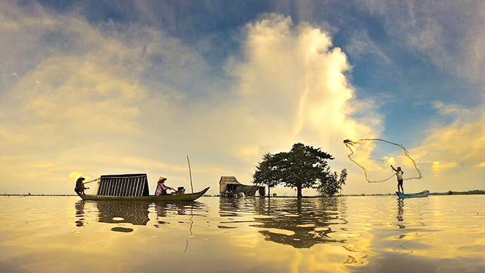 Tan Lap floating village