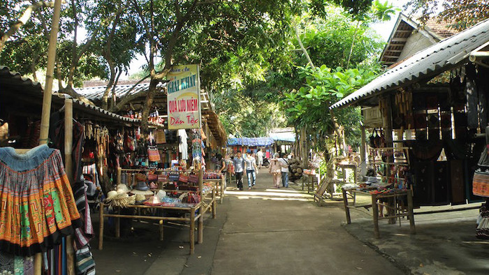 Buying souvenirs in Lac village