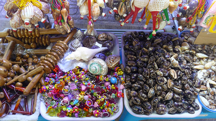 You can buy souvenirs and jewelry at Dinh Cau night market