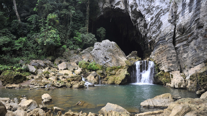 Nang Rung waterfall before the cave door