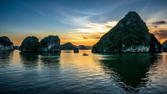 Halong rocky mountains